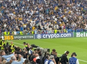 开云体育app-皇马主场球迷欢声雷动，球队士气高昂的简单介绍