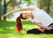 开云体育中国-赛道与绿茵，当F1争冠之夜遇见C罗的领袖节奏