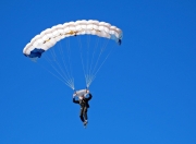 开云体育登录-南美风暴与极速狂飙，当秘鲁晋级震动玻利维亚高原，F1争冠战火同步点燃