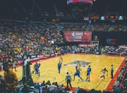 开云下载-聚光灯下的对决，杰伦·格林闪耀全场，魔术鏖战浙江队