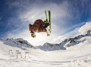 开云官方app入口-赛道上的逆袭，哈斯车队险胜阿斯顿马丁，佩雷兹点燃赛场