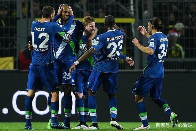 包含沃尔夫斯堡客场大胜法兰克福，积分榜上升一位的词条