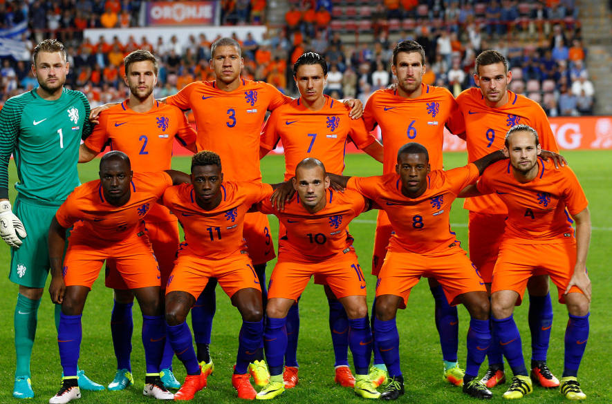 包含波兰队击败强敌跻身下一轮，力争欧国联冠军的词条