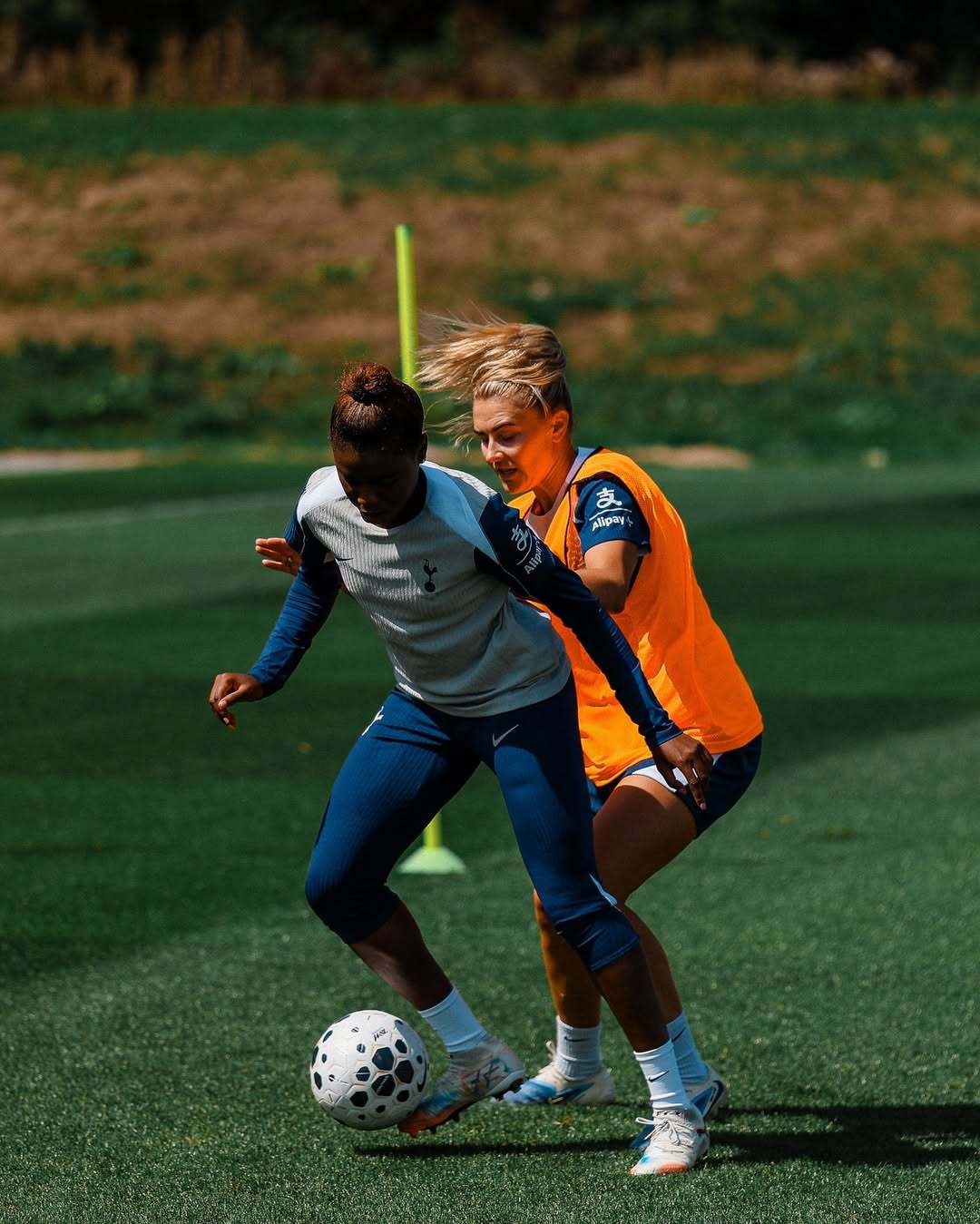 包含巴西女足队员训练备战，迎接新赛季挑战的词条