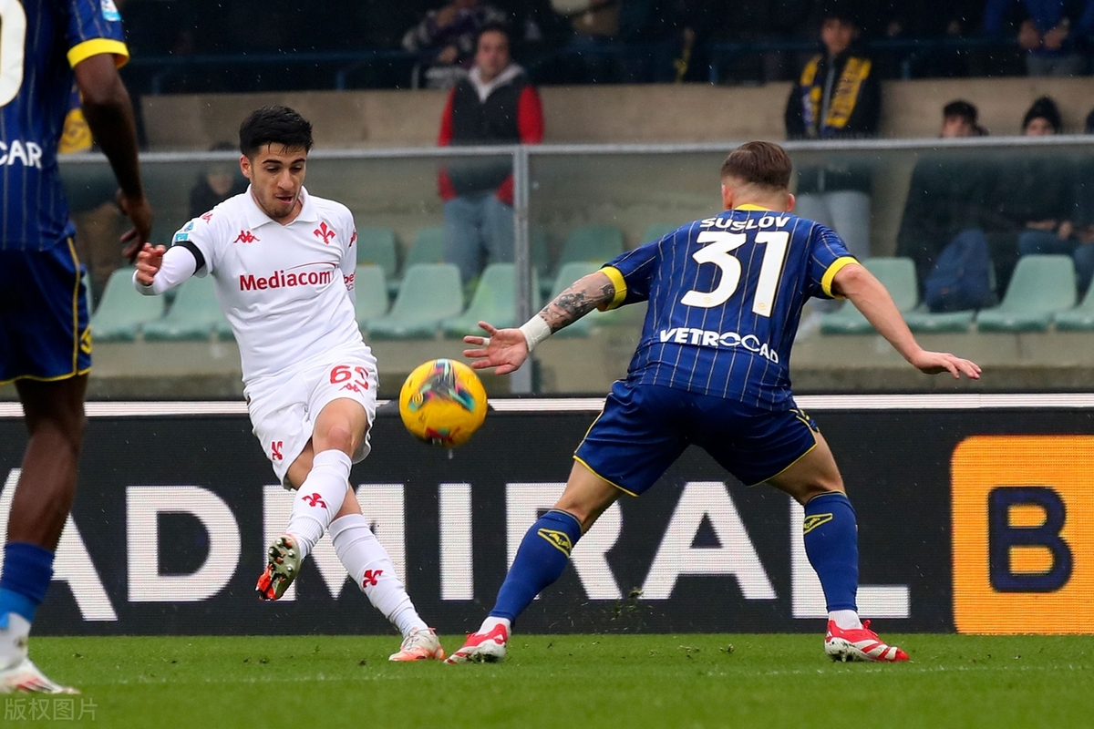 意甲联赛球队备战纪实训练场上拼尽全力