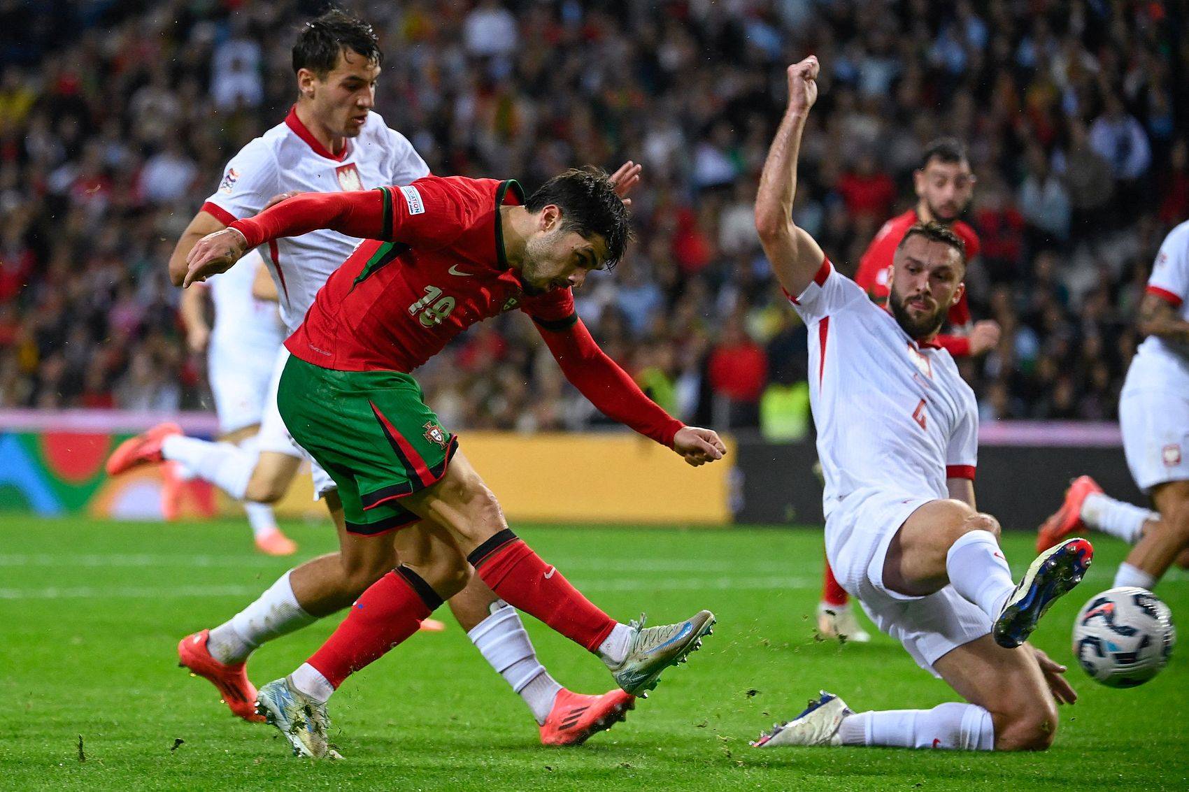 关于西班牙客场战胜克罗地亚，成功晋级欧国联强的信息