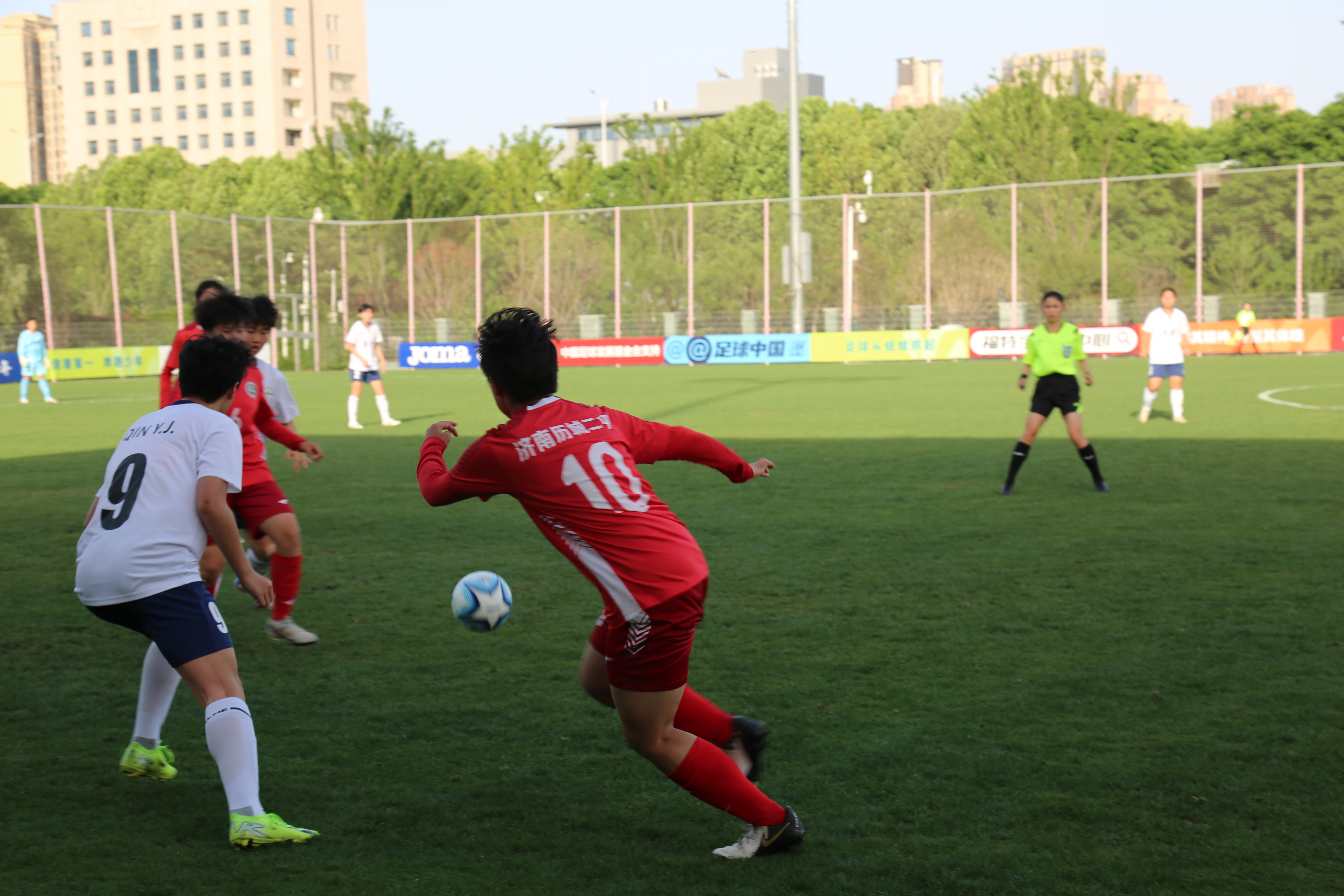 职业足球赛事精彩纷呈,强队实力逐渐显露的简单介绍 职业足球赛事精彩纷呈,强队实力逐渐显露的简单介绍