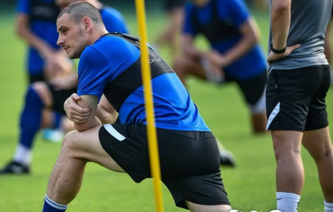 包含广州富力备战下一场比赛，全队士气高昂的词条