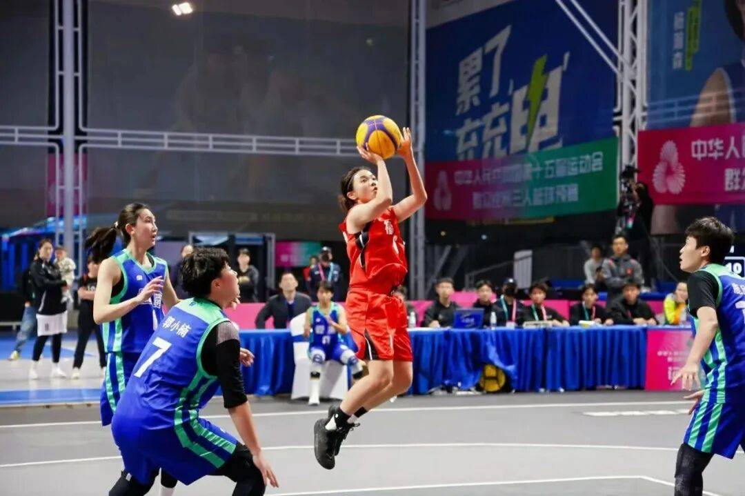 篮球女队在全国比赛中取得亚军 篮球女队在全国比赛中取得亚军