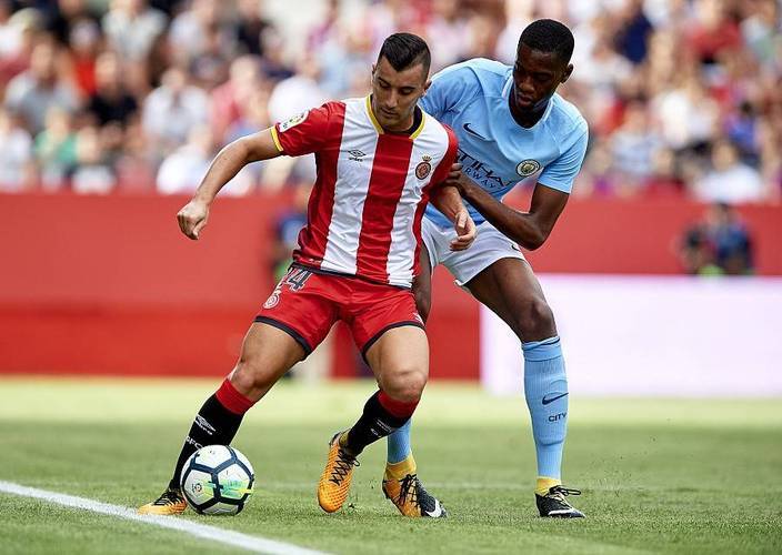 选手高唱胜利颂歌！谢菲联球员全力以赴的简单介绍