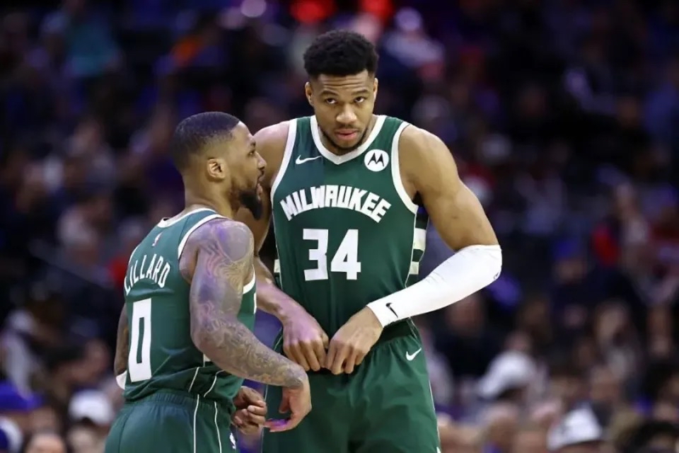 新疆队碾压雄鹿，字母哥状态火热