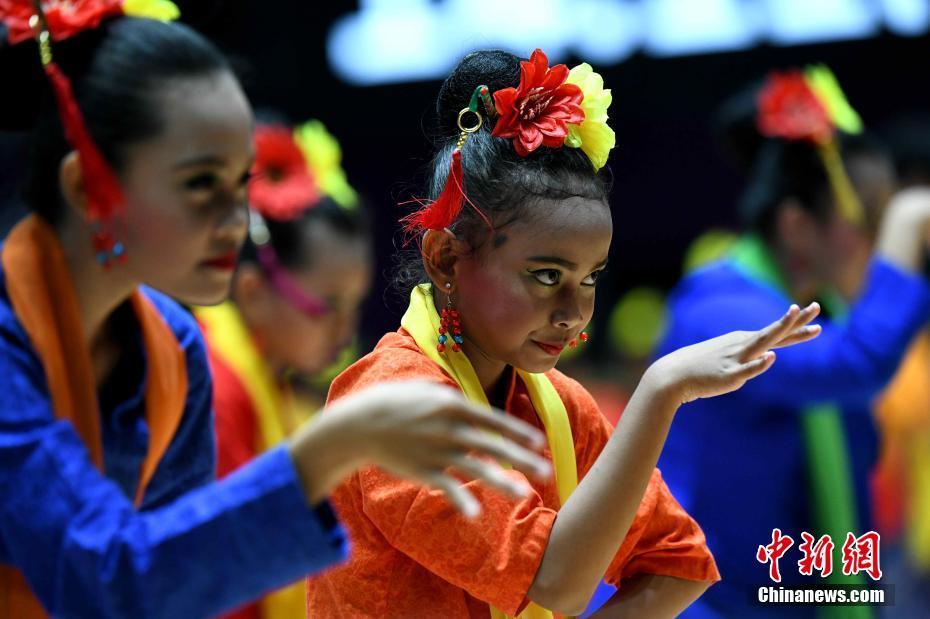 包含印尼队完胜日本队，黄鸭组合状态火热的词条
