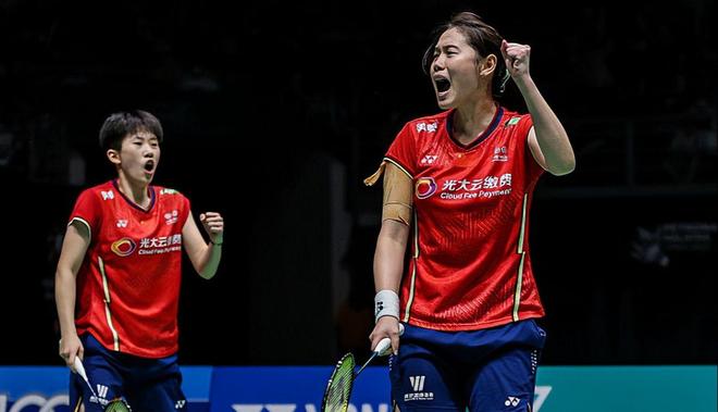 马来西亚队逆转丹麦队,黄鸭组合点燃赛场 马来西亚队逆转丹麦队,黄鸭组合点燃赛场