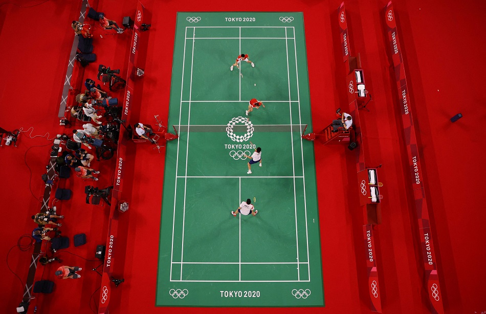 韩国队碾压日本队，黄鸭组合点燃赛场