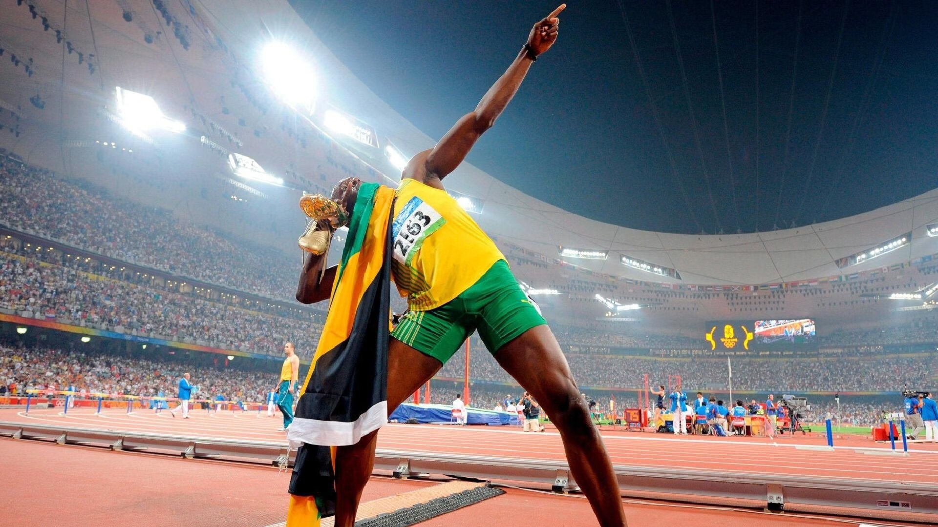 意甲焦点战之夜，浓眉关键节点连续得分，诠释何为巨星时刻