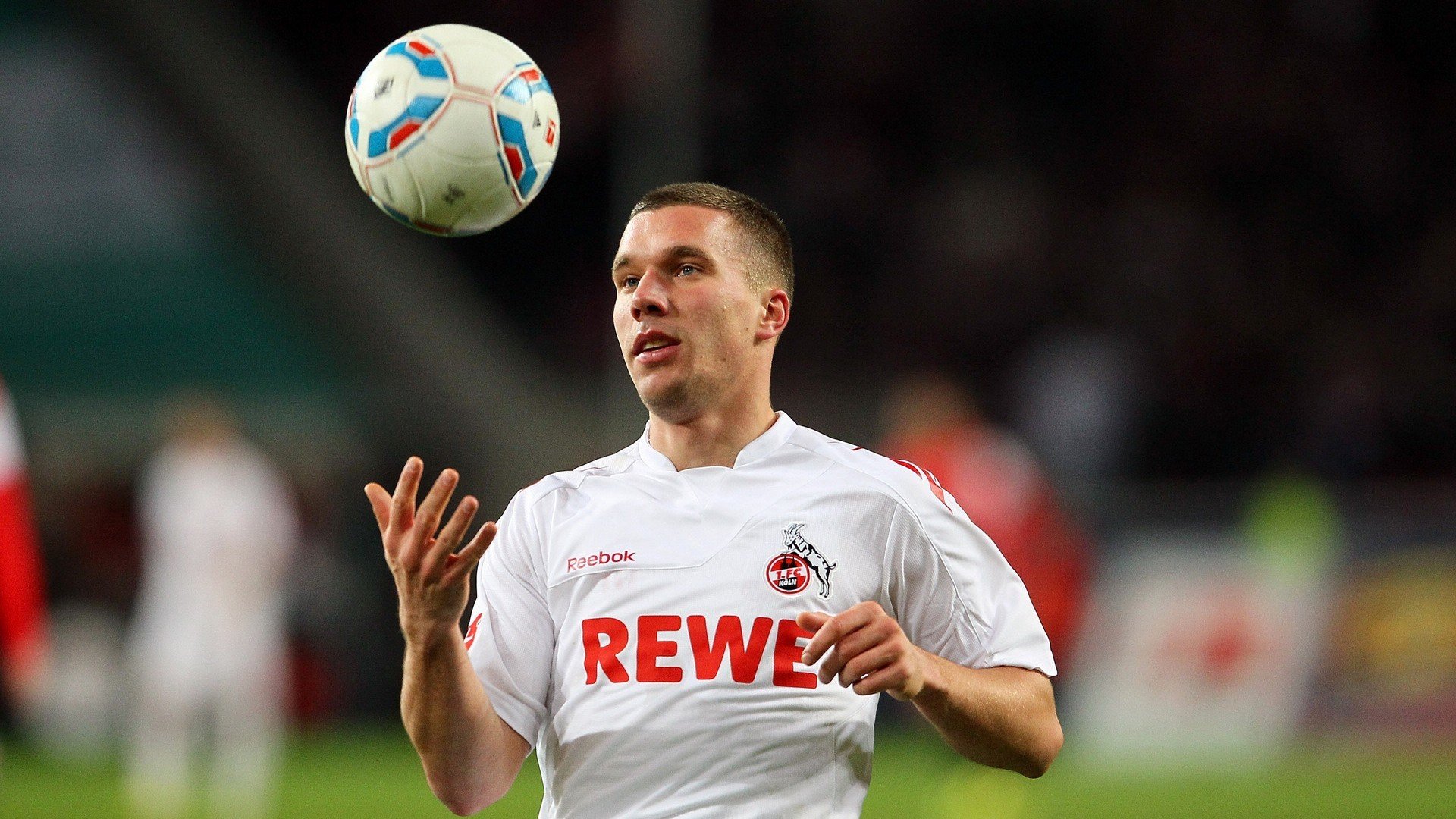 京多安一锤定音,莱比锡红牛提前终结悬念,佛罗伦萨梦碎欧战